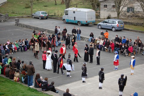 Mascarade à Idaux-Mendy