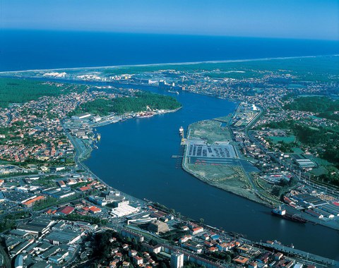 Le port de Bayonne : Les installations industrielles et la construction navale