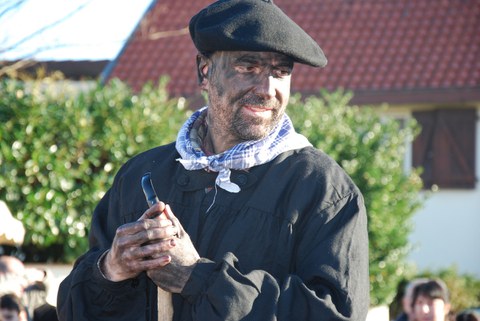 Olentzero fête les 100 ans du Musée Basque