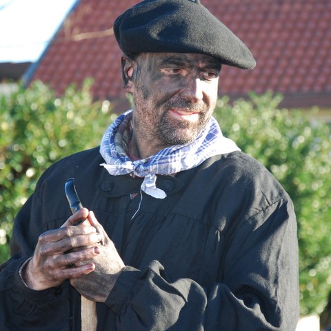 Olentzero fête les 100 ans du Musée Basque