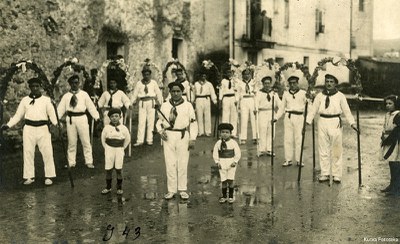 Danseurs au cerceau du Gipuzkoa (Fototeka Kutxa)