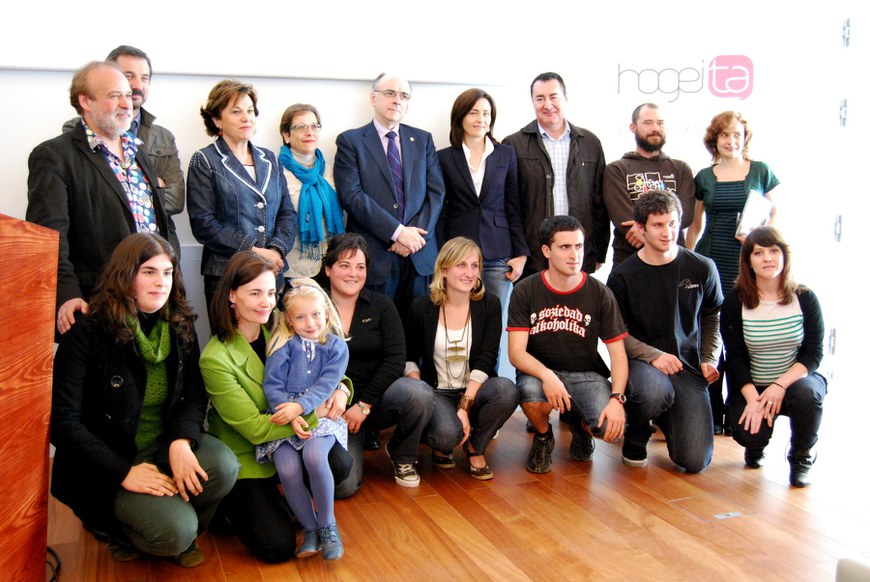 Les lauréats et les organisateurs réunis à Bilbao le 16 avril 2011 à l'occasion de la remise des prix