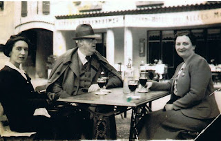 Renée Gemain (à gauche), élève d'Ermend Bonnal (au centre), lui succèdera à l'orgue de l'église Saint-André pendant plus d'un demi-siècle, de 1939 à 1994. Renée Gémain sera suivie par Monique Condon puis par Étienne Rousseau-Plotto.