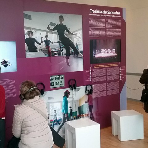 L'exposition "SOKA, regards sur la danse basque" à Irissarry