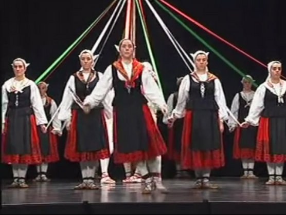 “Zinta-dantza” (Danse des rubans)