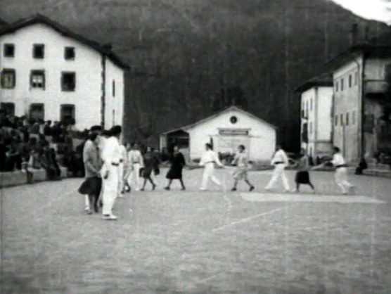 Danse en chaîne de Doneztebe (Navarre)