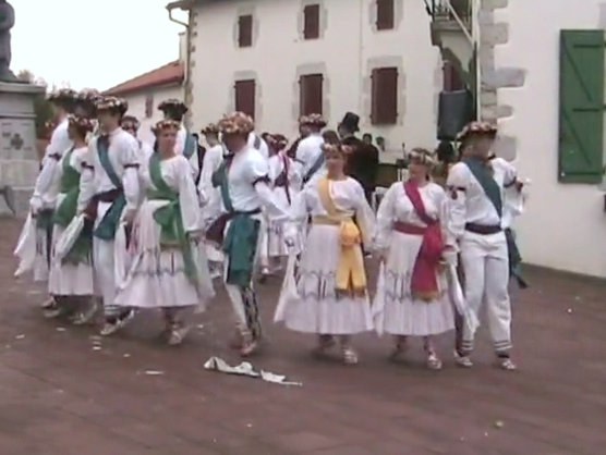 Soka-dantza (danse en chaîne) à Briscous (Labourd)