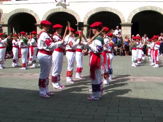 Bera (Navarre) : San Esteban 2014, danses des bâtons 